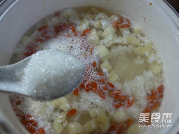 Chinese Wolfberry Wine Stuffed Banana Soup recipe