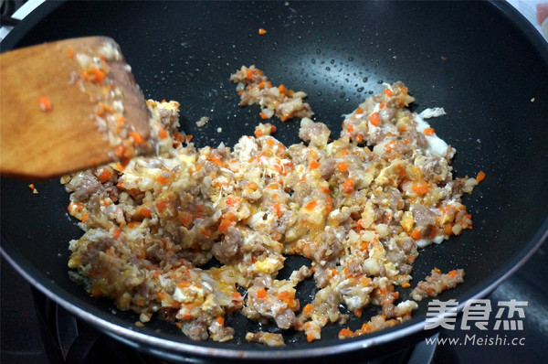 Stir-fried Minced Pork with Carrots and Horseshoe recipe