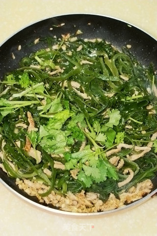 Summer Worms and Winter Algae Health Vegetables-----fried Pork Shreds with Small Kelp recipe