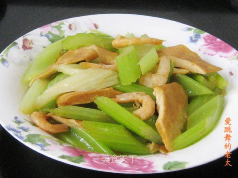 Stir-fried Celery with Spiced Tea recipe