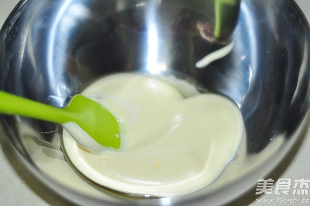 Sponge Cake Muffins with Sour Cream recipe