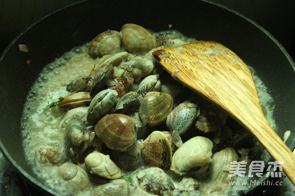 Braised Clams with Green Onions recipe