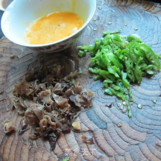 Fried Egg with Fungus and Green Pepper recipe