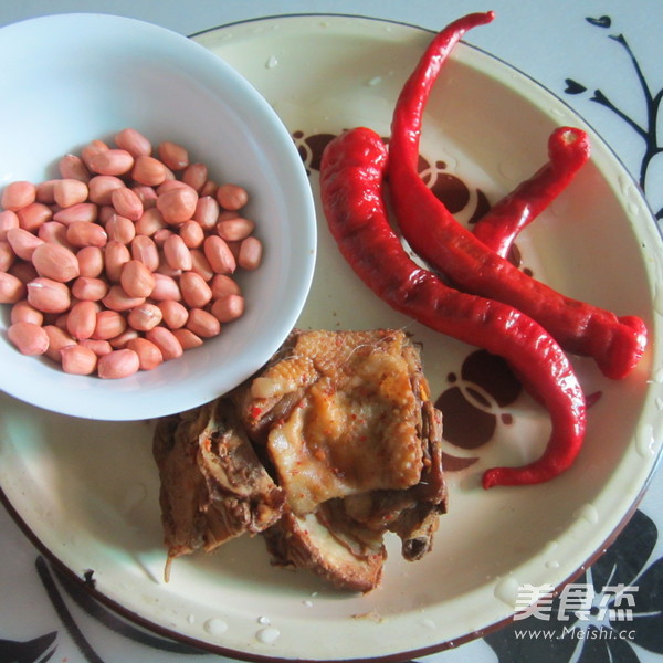 Stir-fried Cured Chicken with Peanuts and Rice recipe