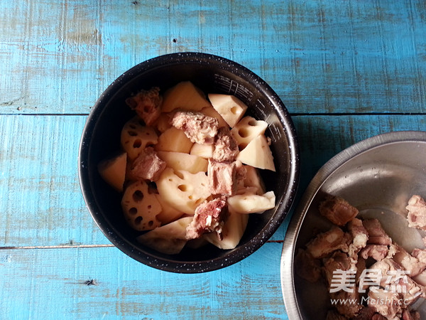 Lotus Root Pork Ribs Soup recipe