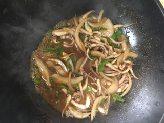 Stir-fried Squid with Green Pepper and Onion recipe