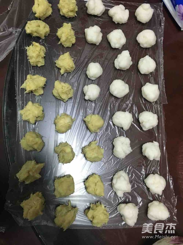Homemade Snowy Durian Mooncakes recipe