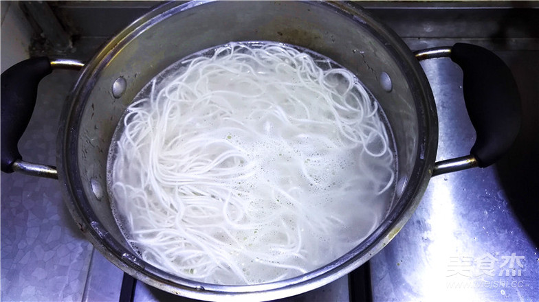 Every Bite is Satisfied--scallion Noodles recipe