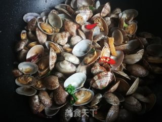 Stir-fried Clams with Sauce recipe