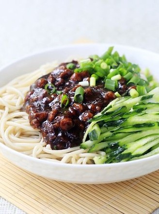 Hot Dry Noodles with Fried Sauce