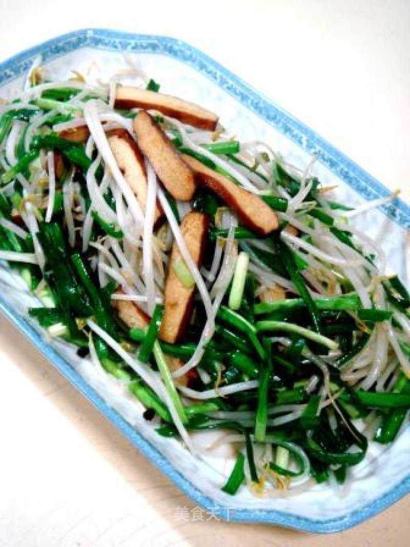 Spring Healthy Vegetable "leek Sprouts Stir-fragrant and Dried" recipe