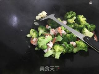 Fried Shrimp Balls with Broccoli recipe