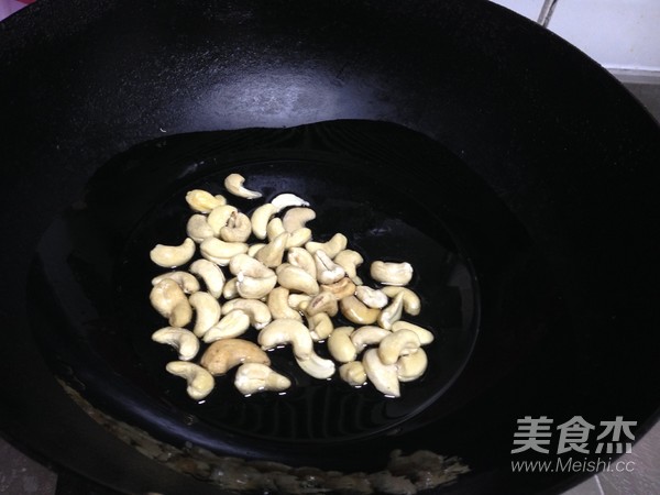 Stir-fried Chicken with Cashew Nuts recipe