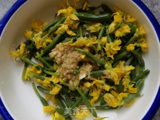 Garlic and Cucumber Flowers recipe