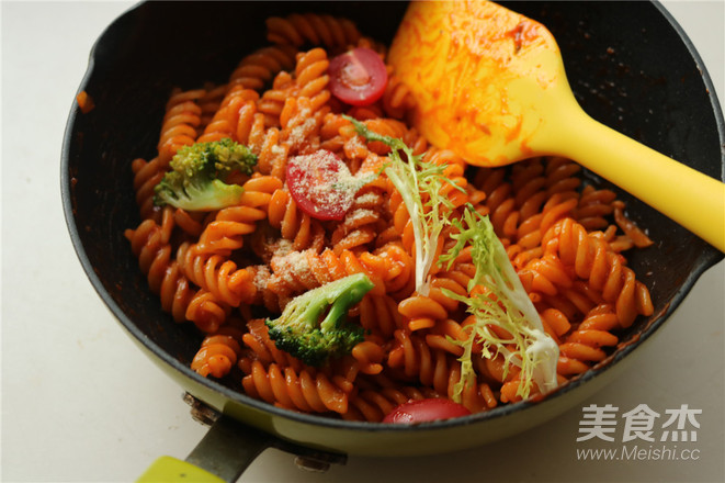 Spaghetti with Tomatoes and Basil recipe