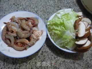 Stir-fried Sea Prawns with Mushrooms and Cabbage recipe