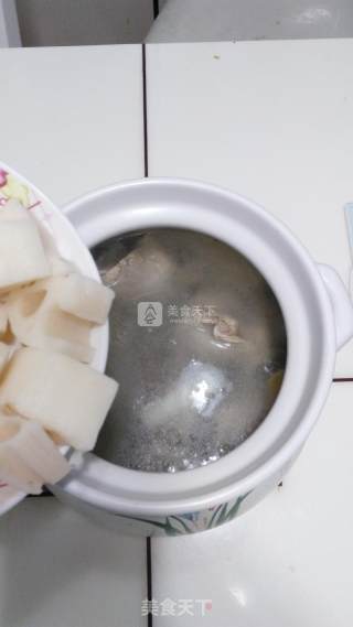 Water Chestnut Lotus Root Tube Bone Soup recipe