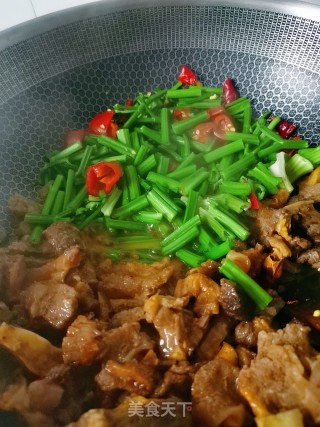 Stir-fried Cooked Beef Brisket with Celery Stalks recipe