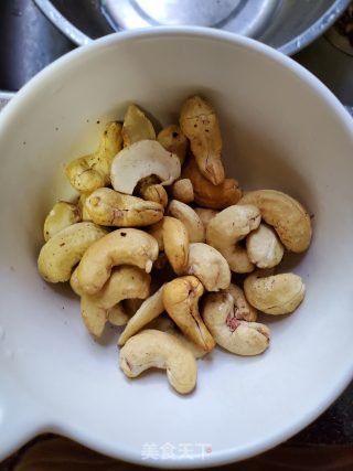 Fried Crispy Cashew Nuts with Yam recipe