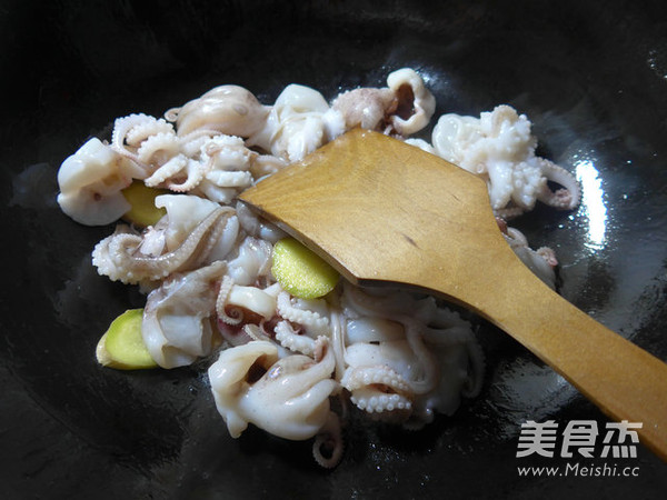 Hot Pepper Stir-fried Wangchao recipe