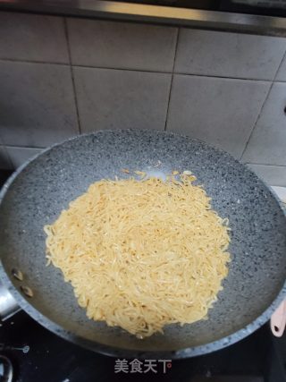 Soy Sauce Fried Noodles recipe