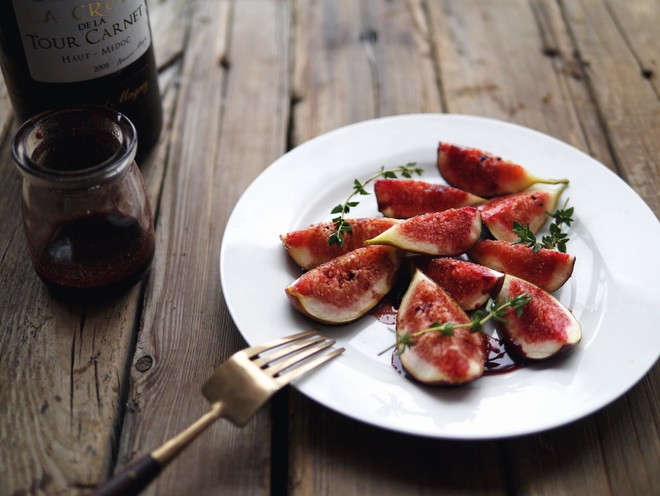 Hot Roasted Figs with Red Wine Cinnamon Molasses (can be Used As A Side Dish for Steak) recipe