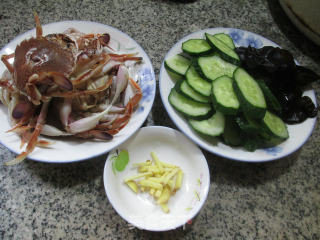 Stir-fried Flower Crab with Black Fungus and Cucumber recipe