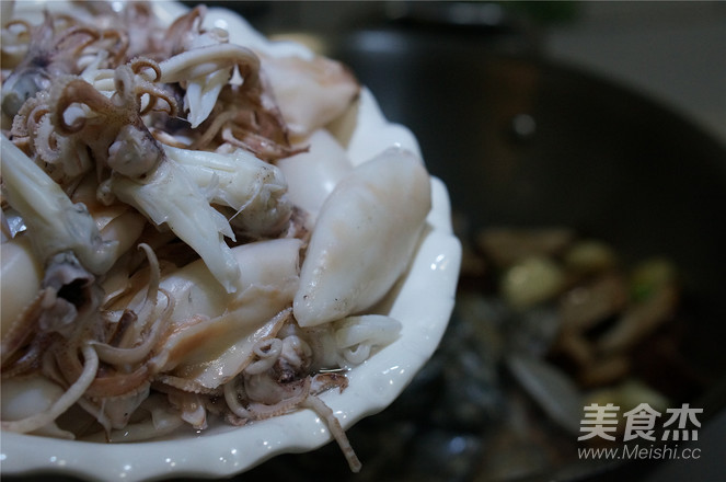 Dried Egg Seafood Pot recipe