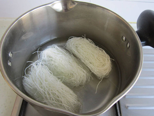 Meatballs and Vermicelli in Clay Pot recipe