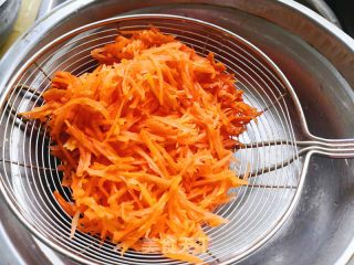 Scrambled Eggs with Salted Carrots recipe