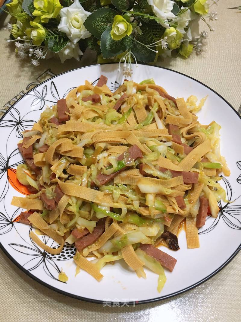 Stir-fried Cabbage with Luncheon Meat