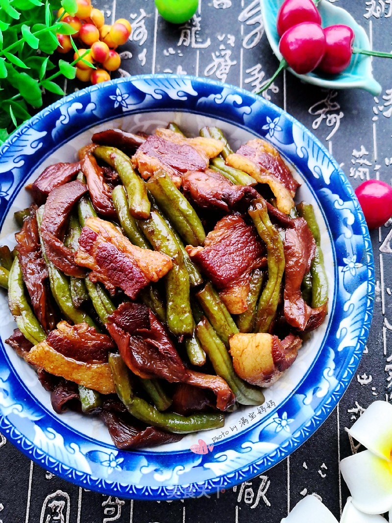 Stewed Beans with Mushroom and Pork Slices recipe