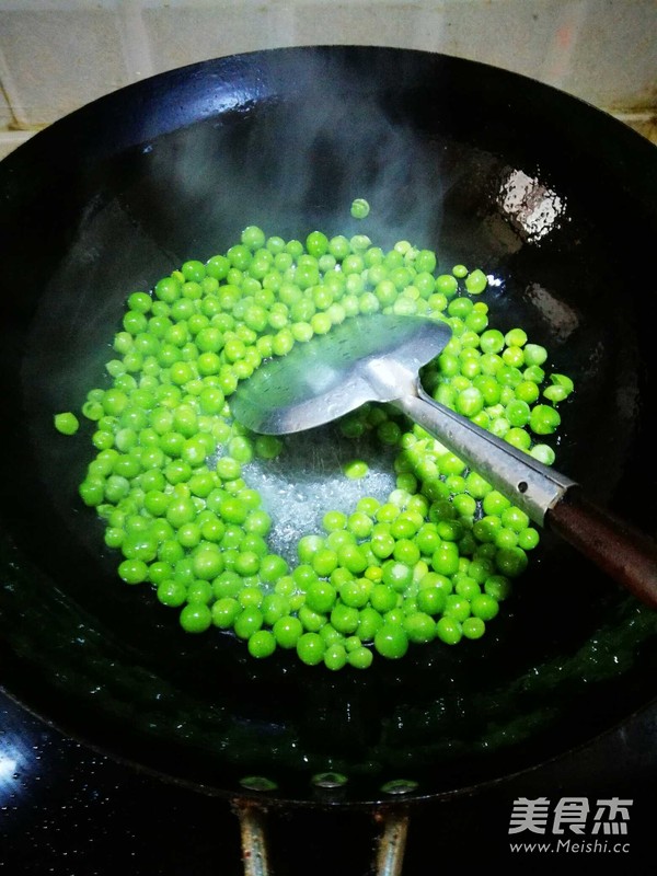 Stir-fried Green Peas and Rice recipe