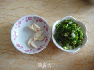 Stir-fried Shredded Pork with Bailing Mushroom and Mustard recipe