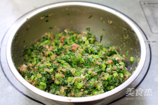 Garland Chrysanthemum Meat Dumplings recipe