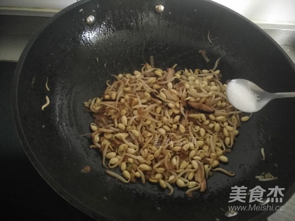 Soy Bean Sprouts and Fried Shiitake Mushroom Slices recipe