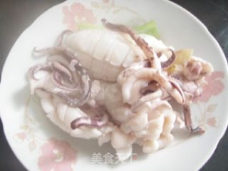 It is Best to Use A Simple Way to Eat Seafood-boiled Squid recipe