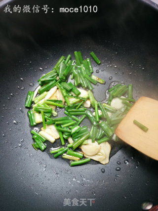Xiaoce Seafood Recipe of The Day: Scallion Fried Razor Clam recipe