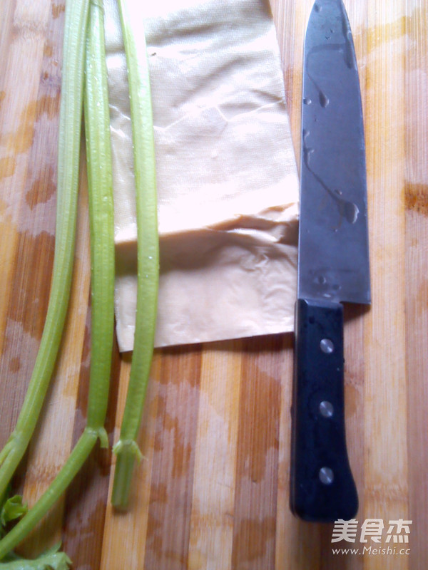 Celery Mixed with Dried Shreds recipe