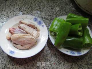 Grilled Medium Wings with Tiger Skin Peppers recipe