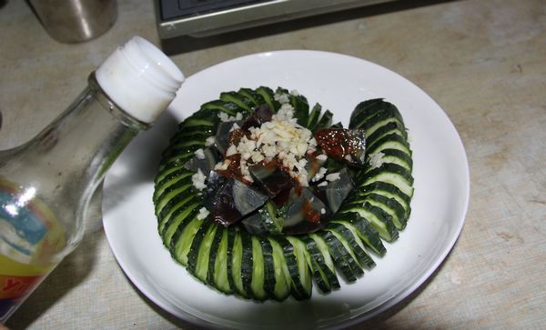 Minyi Cucumber Mix with Preserved Eggs recipe