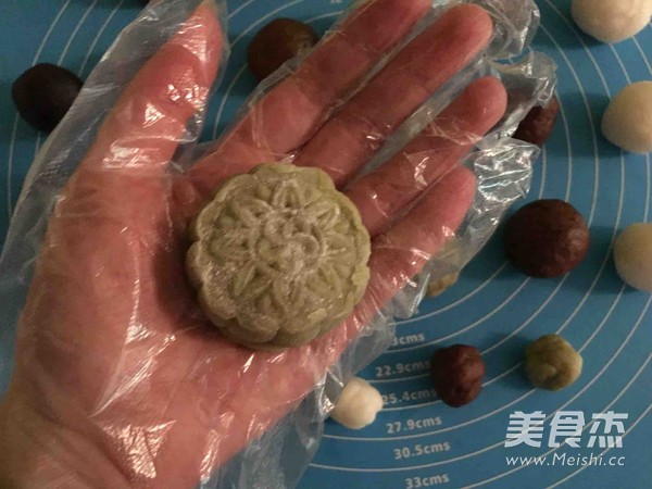 Two-color Snowy Moon Cakes recipe