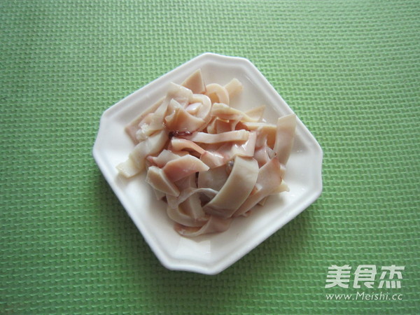 Squid with Dried Lotus Root and Pork Bone Soup recipe