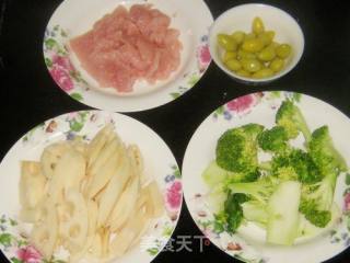 Stir-fried Tenderloin with Lotus Root and Broccoli recipe