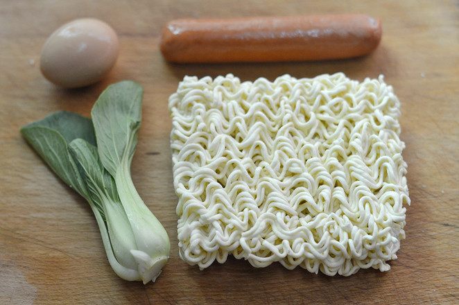 #中卓牛骨汤面# Egg Intestine Beef Bone Soup Noodle recipe