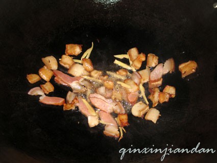 Stir-fried Bacon with Black Bean Sprouts recipe