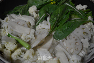 Assorted Vegetables in Fragrant Pot-self-fried Sauce is More Fragrant recipe