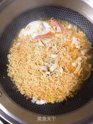 Instant Noodles with Egg and Tofu Skin recipe