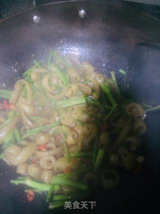 Celery Stir-fried Pork Skin recipe