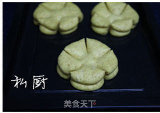 Bran Walnut Flower Bun recipe